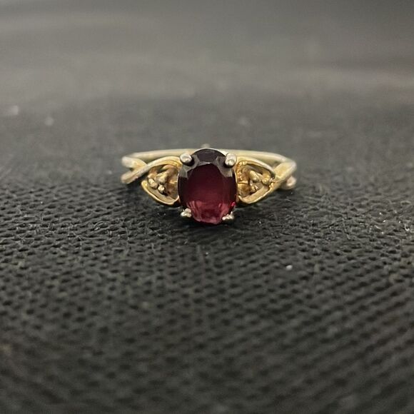 COPY - Ring with a dark red stone - Picture 1 of 7